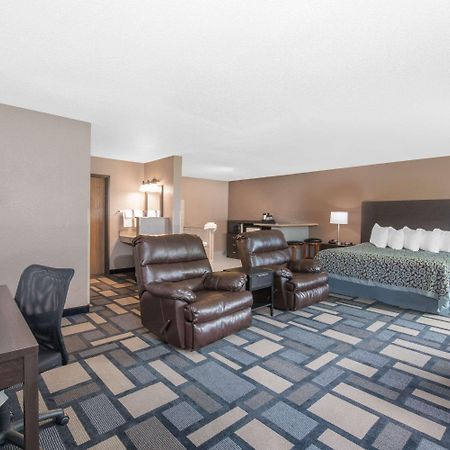 Days Inn By Wyndham Watertown Extérieur photo