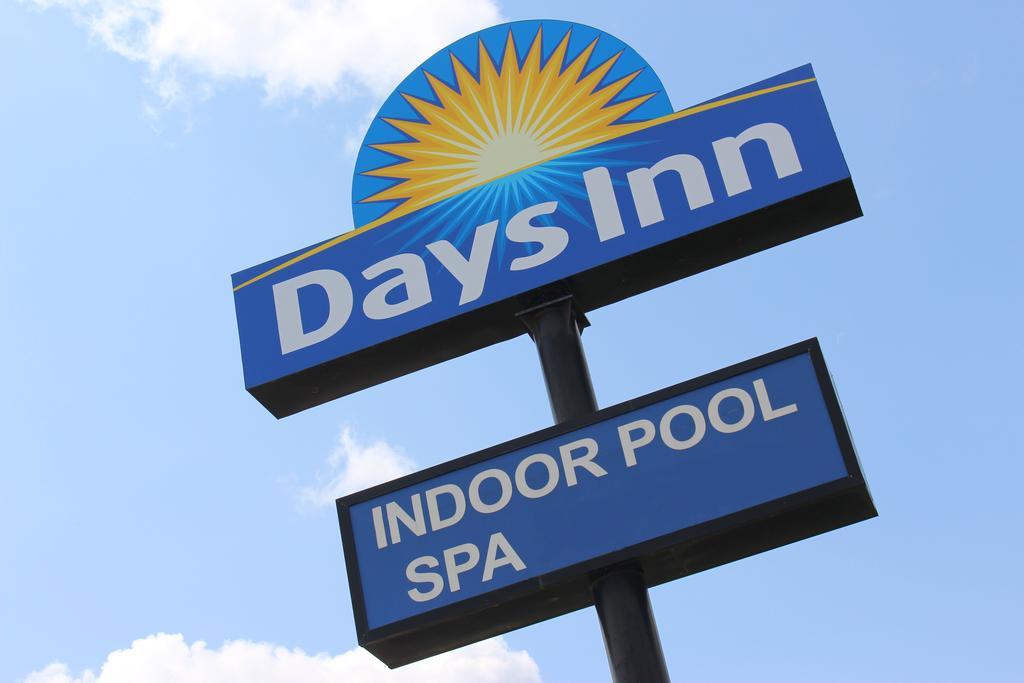Days Inn By Wyndham Watertown Extérieur photo