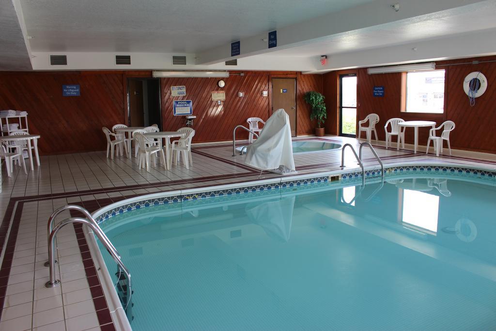 Days Inn By Wyndham Watertown Extérieur photo