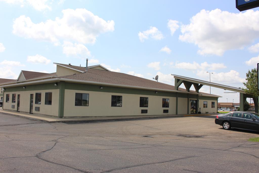Days Inn By Wyndham Watertown Extérieur photo