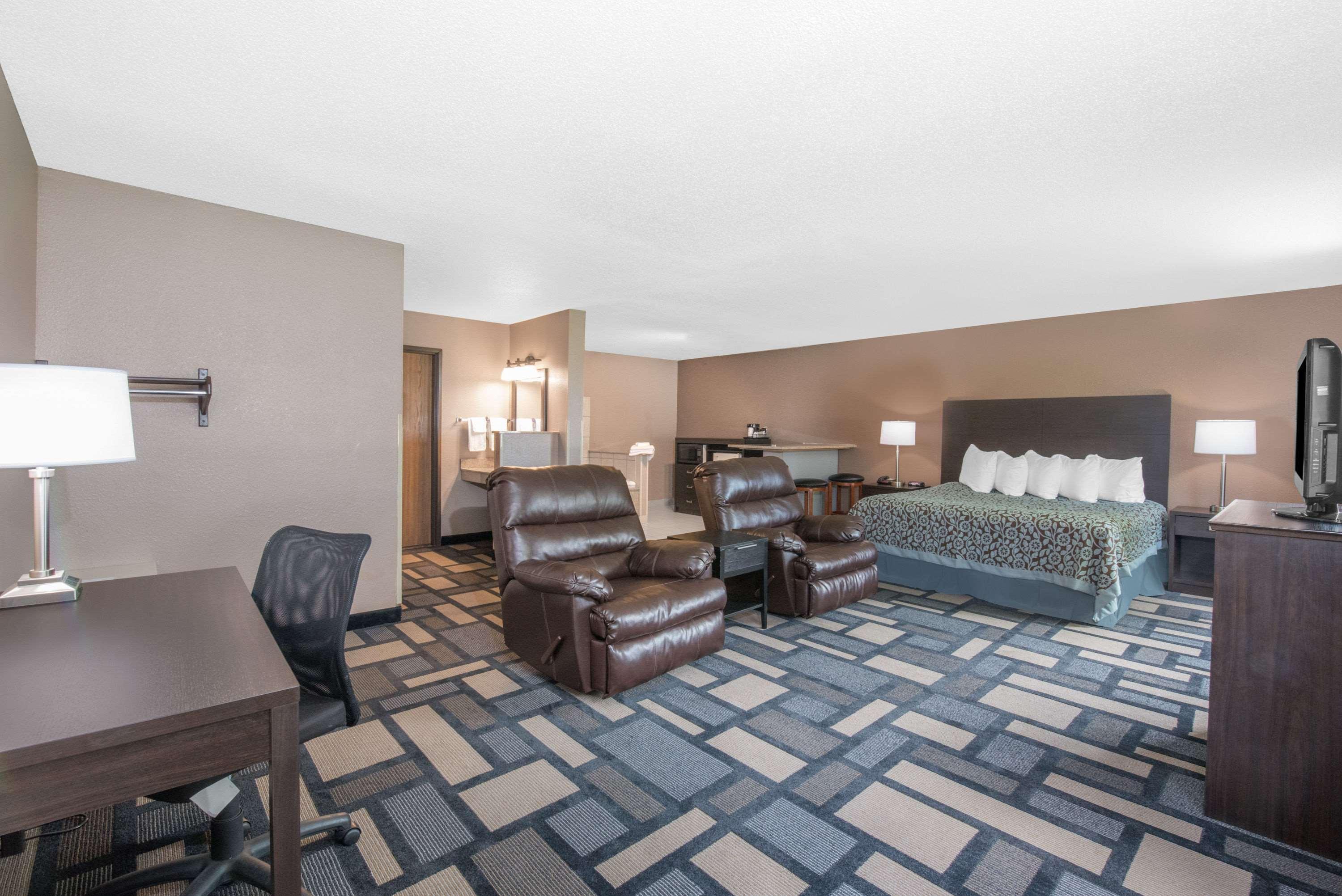 Days Inn By Wyndham Watertown Extérieur photo
