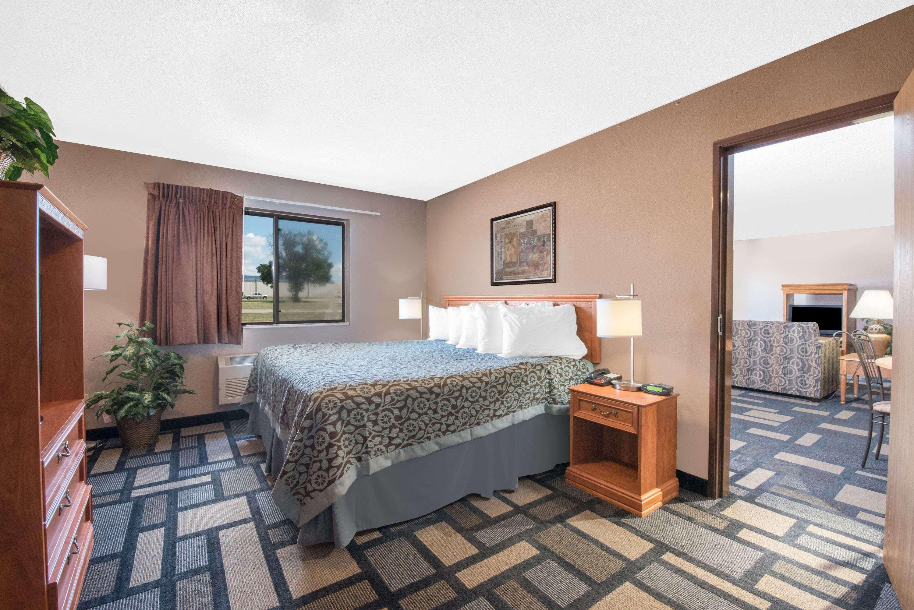 Days Inn By Wyndham Watertown Extérieur photo