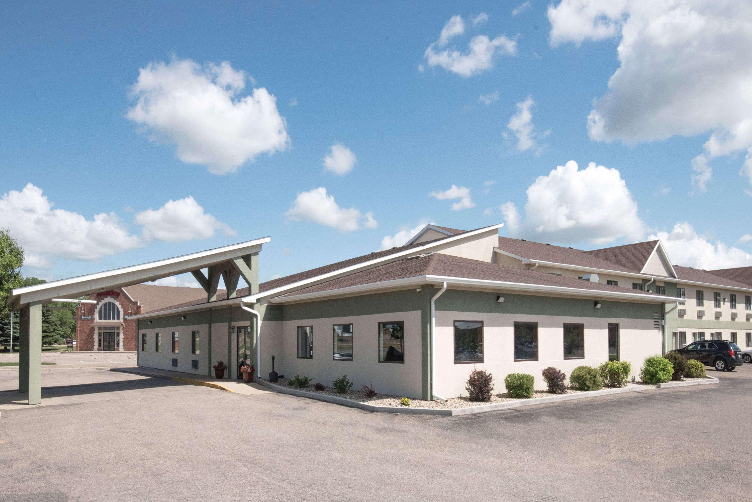 Days Inn By Wyndham Watertown Extérieur photo