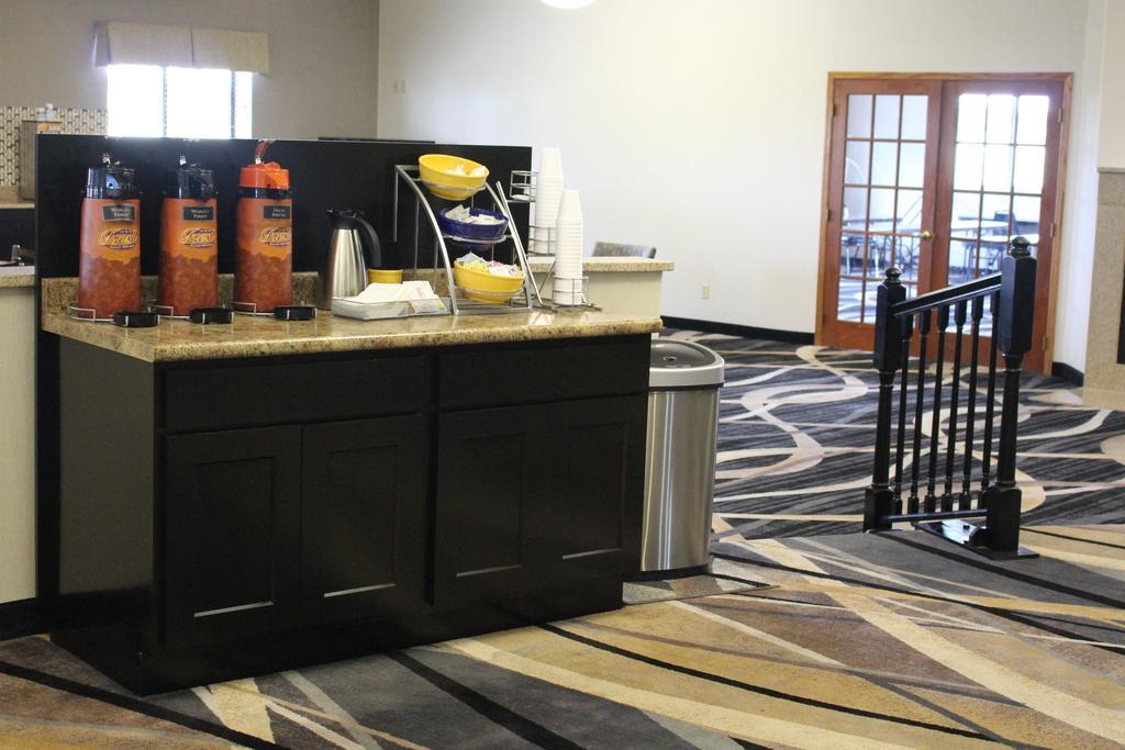 Days Inn By Wyndham Watertown Extérieur photo